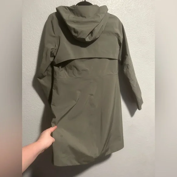 Lululemon Rain Rebel Stretch Jacket - Picture 11 of 12